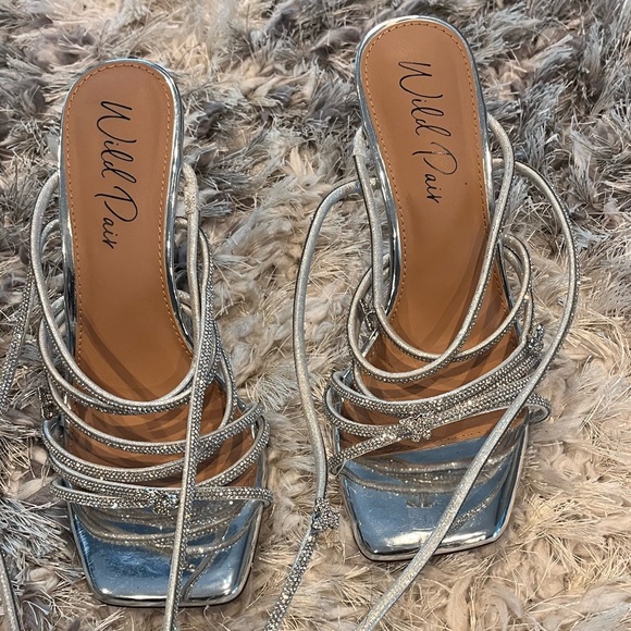 Silver heels size 7 1/2. - Picture 3 of 4